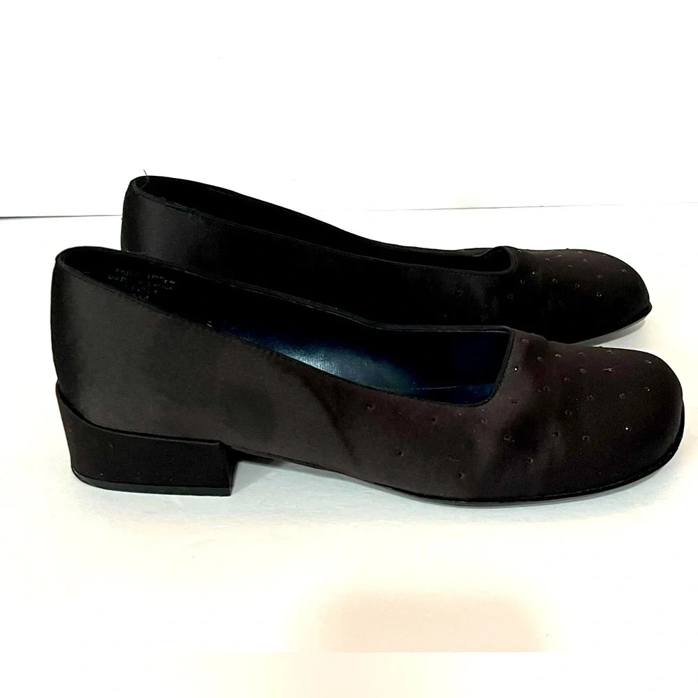 Kenneth Cole Reaction New Beginnings Black Beaded Satin Flat Shoe Slip On Size 8